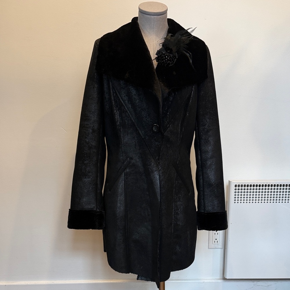 🖤 Simon Chang Black Faux Leather Coat with Faux Fur Collar – Size 10